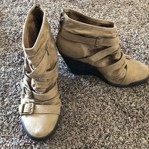 Vera wang wedge booties